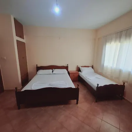 Holiday home Rhea Himare
